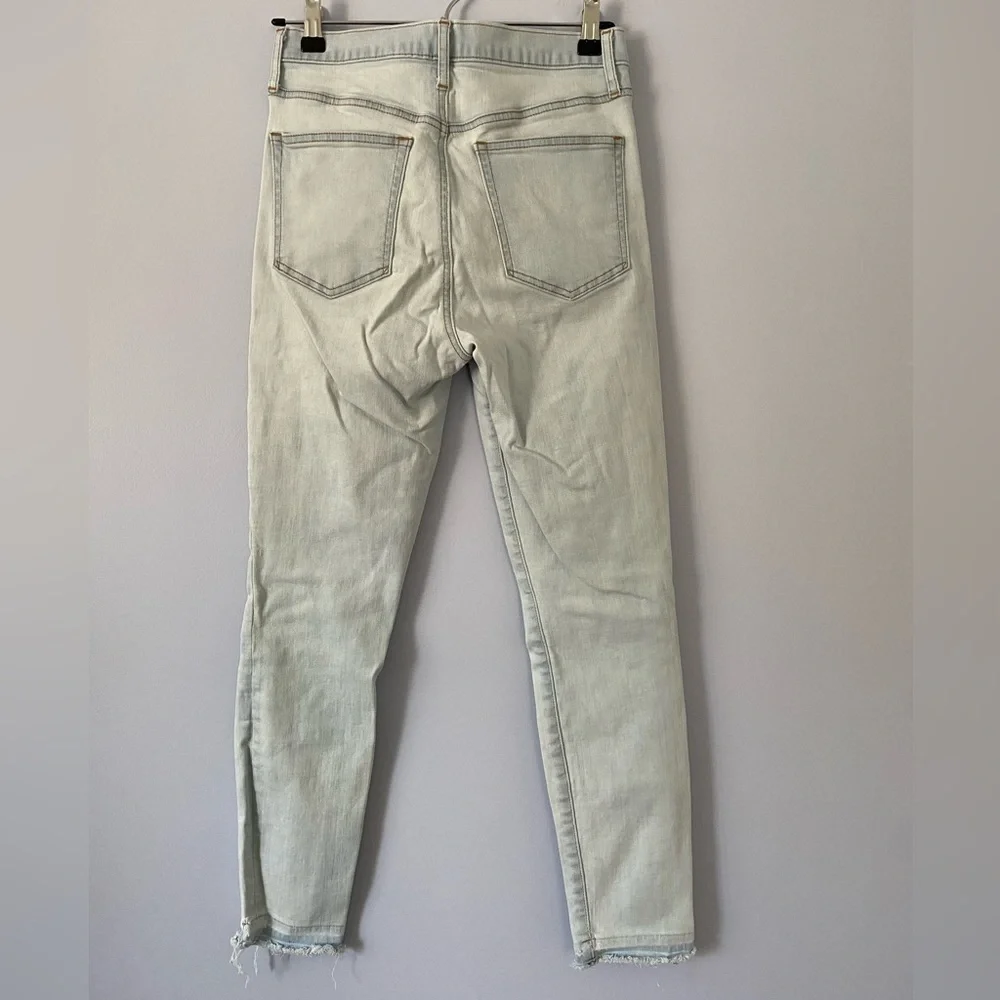 Gap 1969 Jeans Women 6/28R Stretch Skinny Mid Rise Light Wash Raw Hem Distressed